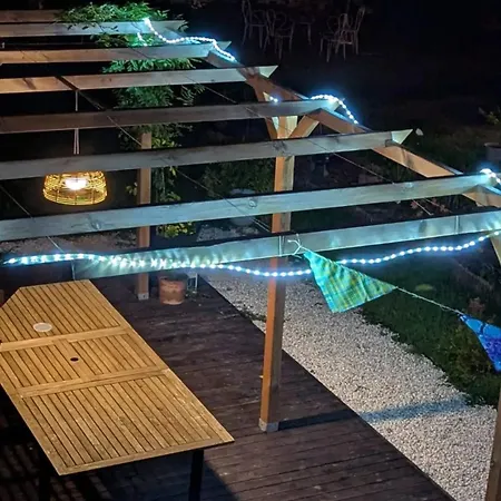 Vakantiehuis Maison Independante Pres D'izaut-de-l'hotel Avec Jardin *