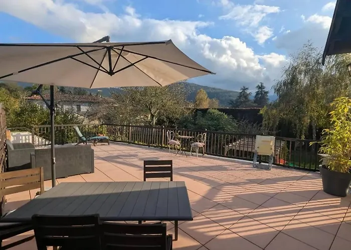 Vakantiehuis Maison Independante Pres D'izaut-de-l'hotel Avec Jardin