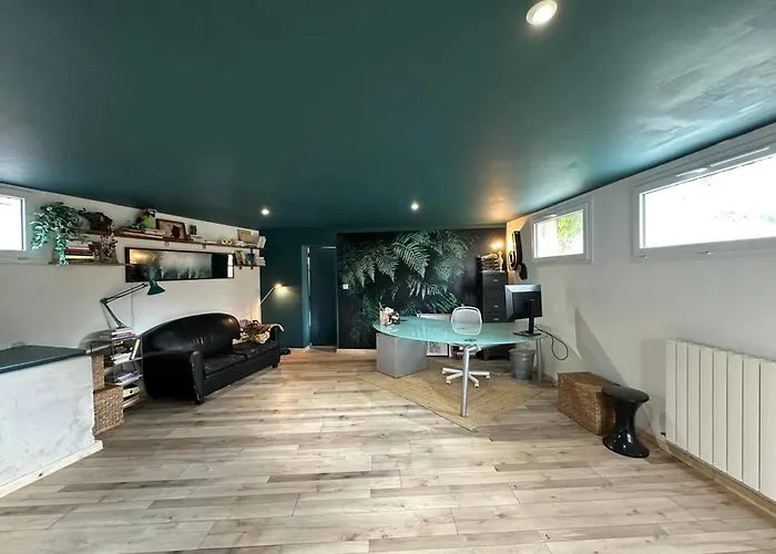 Vakantiehuis Maison Independante Pres D'izaut-de-l'hotel Avec Jardin