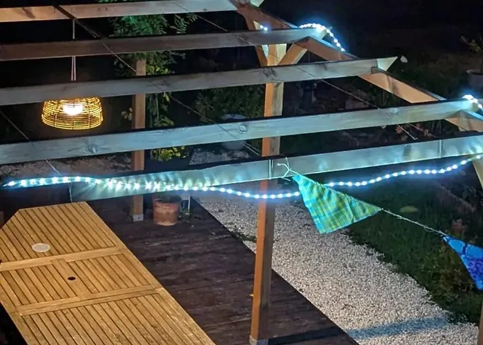 Vakantiehuis Maison Independante Pres D'izaut-de-l'hotel Avec Jardin *